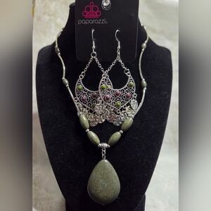paparazzi Olive Teardrop Pendant Necklace with Filigree Earrings